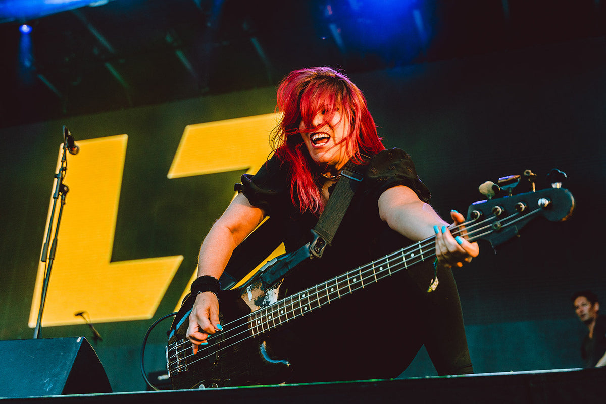 L7’s Jennifer Finch has died at 59