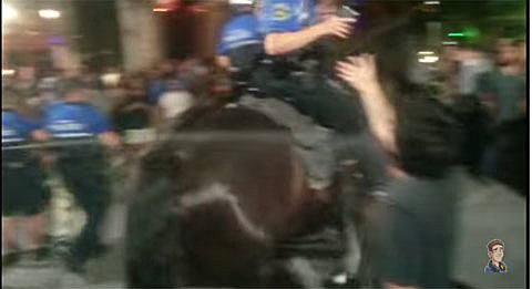 watch Police pepper spray a guy after taking his phone on 6th Street in Austin (viral video)
