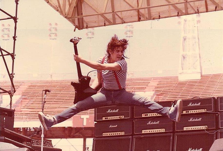 Pete Way (UFO, Ozzy) has died; Ozzy, Iron Maiden, Kirk Hammett, Geddy Lee & more pay tribute