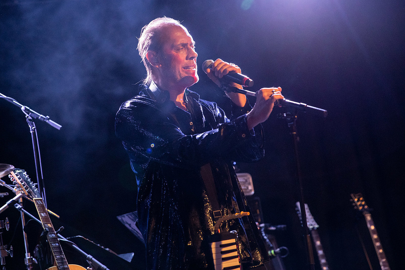Tool’s Justin Chancellor joins Peter Murphy on “The Artroom Wonder”