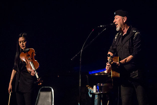 Richard Thompson playing NYC with a string orchestra before touring with Bonnie Raitt