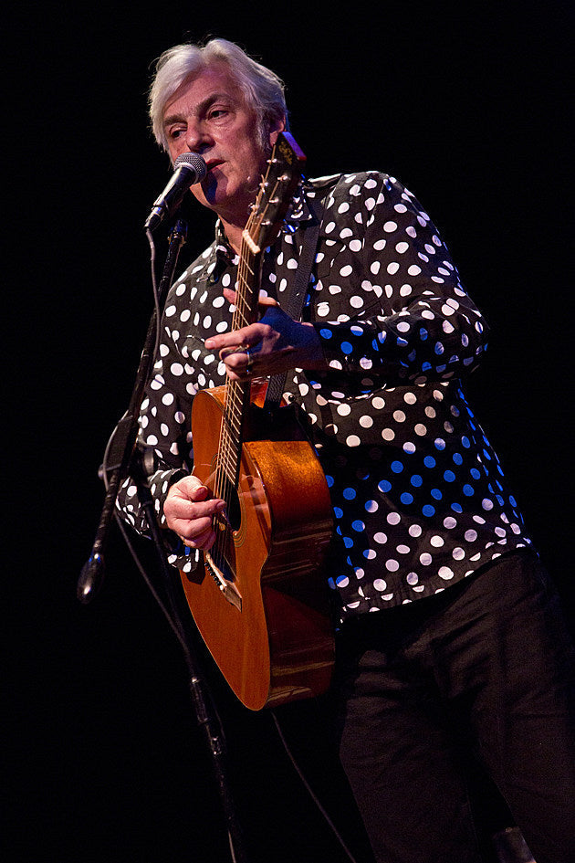 Robyn Hitchcock played acoustic and covered David Bowie at Port Washington’s The Landmark (pics, video, setlist)