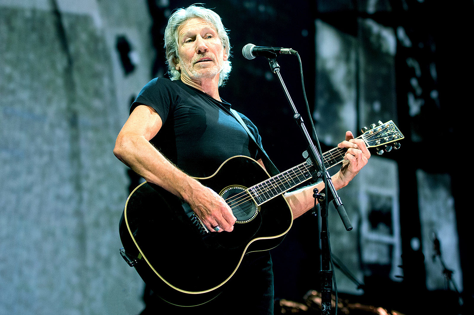 Roger Waters reportedly dropped by BMG over Israel comments