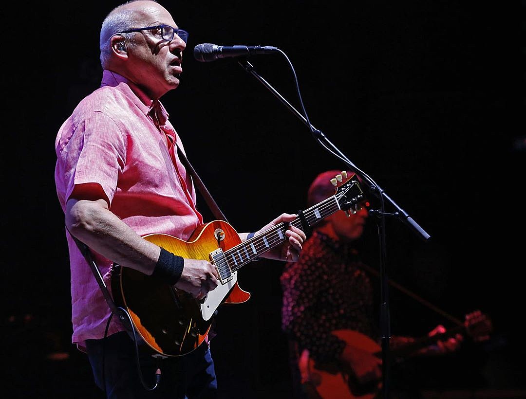 Mark Knopfler played Beacon (setlist, video); win tix to MSG w/ Bonnie Raitt