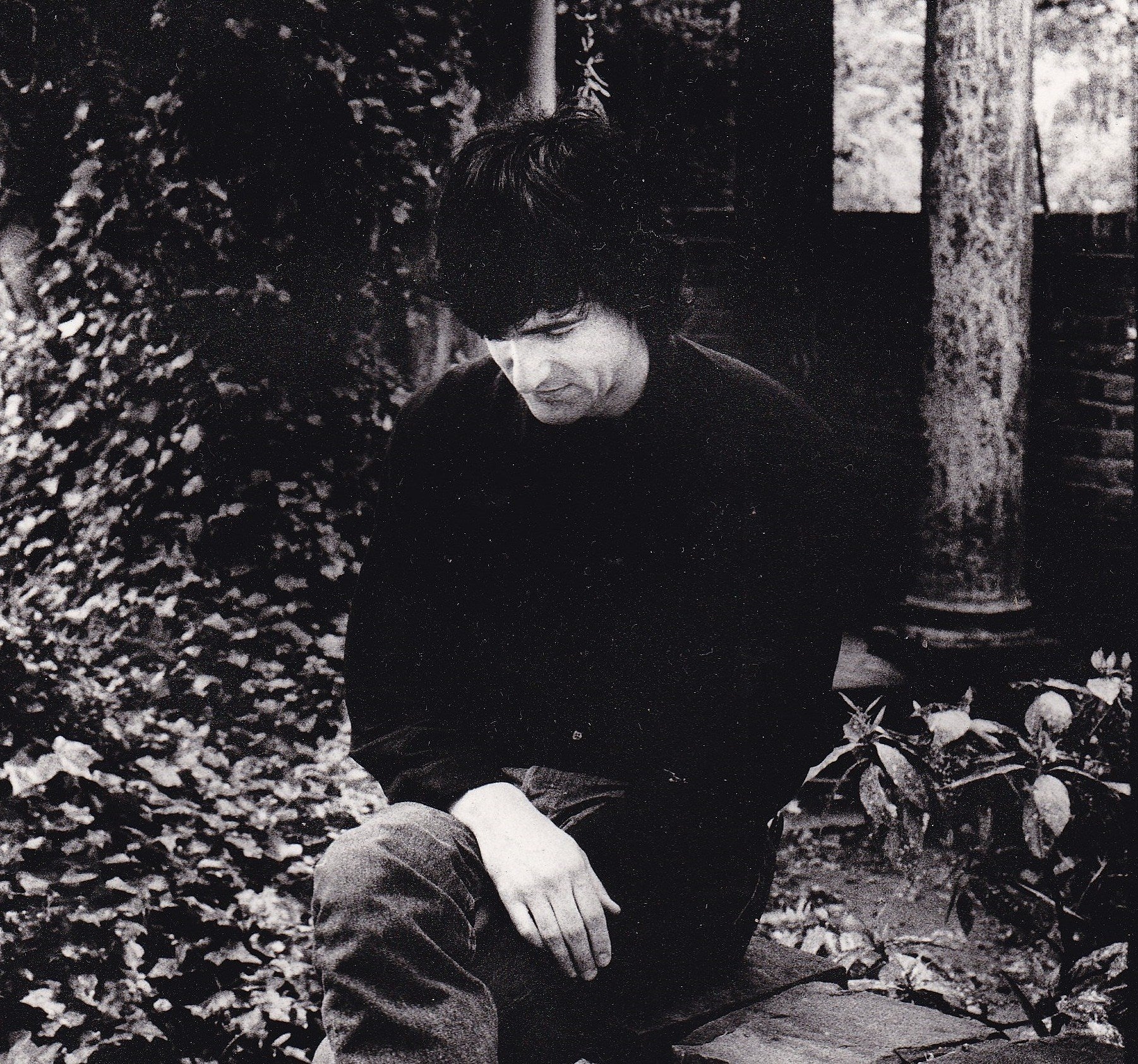 listen to Simon Bonney (Crime & The City Solution) unreleased track “Eyes of Blue”
