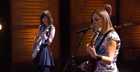 Sleater-Kinney played “Surface Envy” on ‘Conan’ +++ video of their interview with ‘Broad City’ is now up (watch)