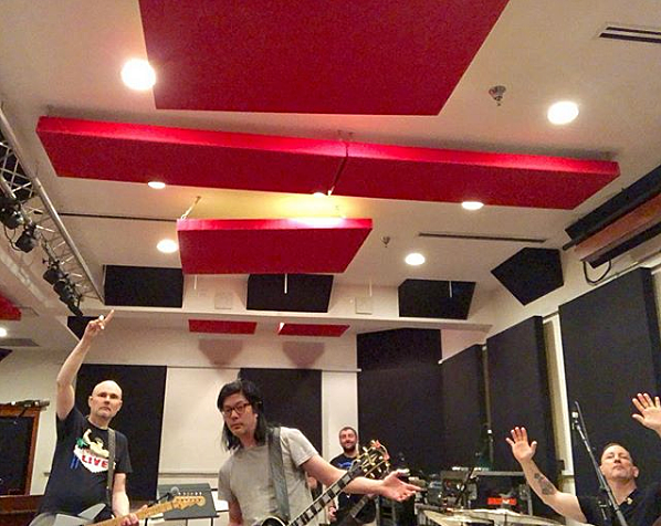 Smashing Pumpkins & Metric expand tour, add NJ show with “special guests”