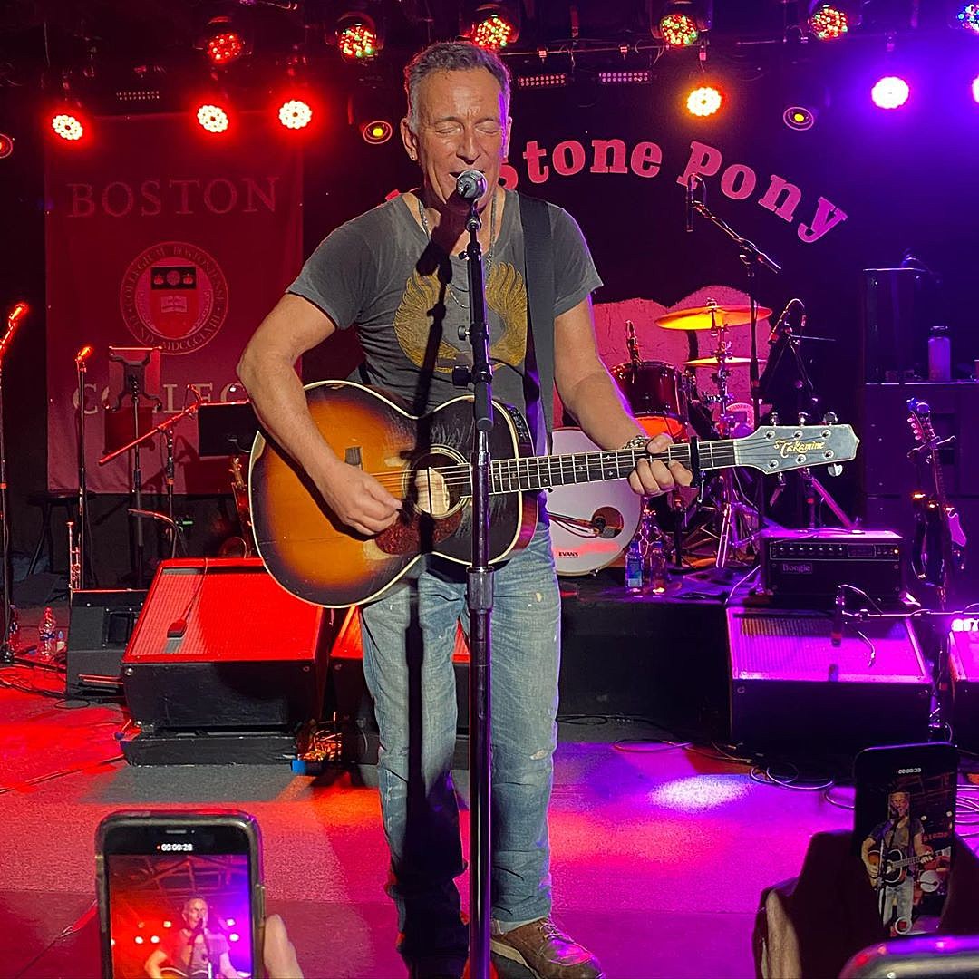 Bruce Springsteen played a surprise two-hour set at Stone Pony (setlist, video)