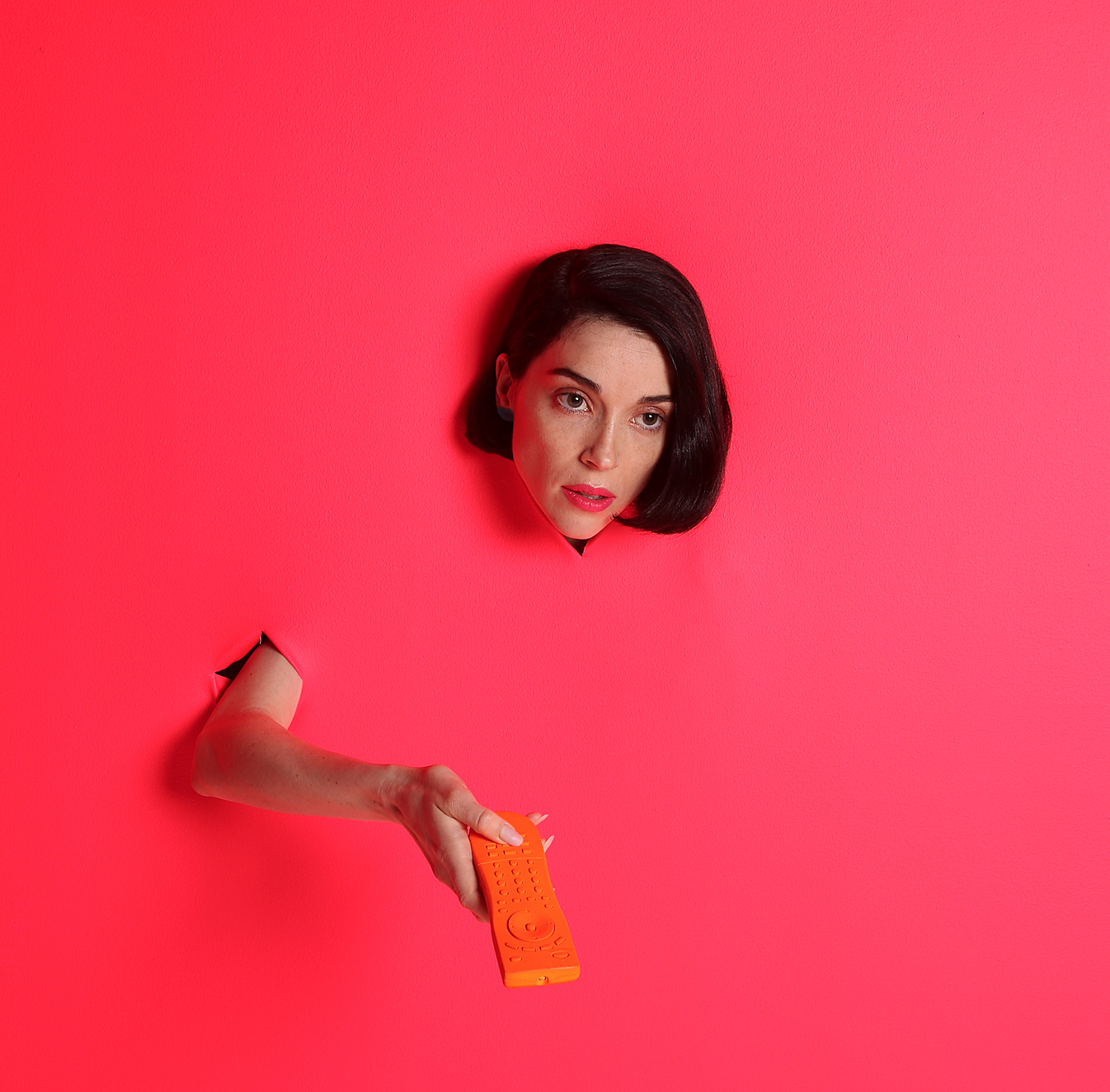 St. Vincent announces more 2018 tour dates, played ‘Graham Norton’