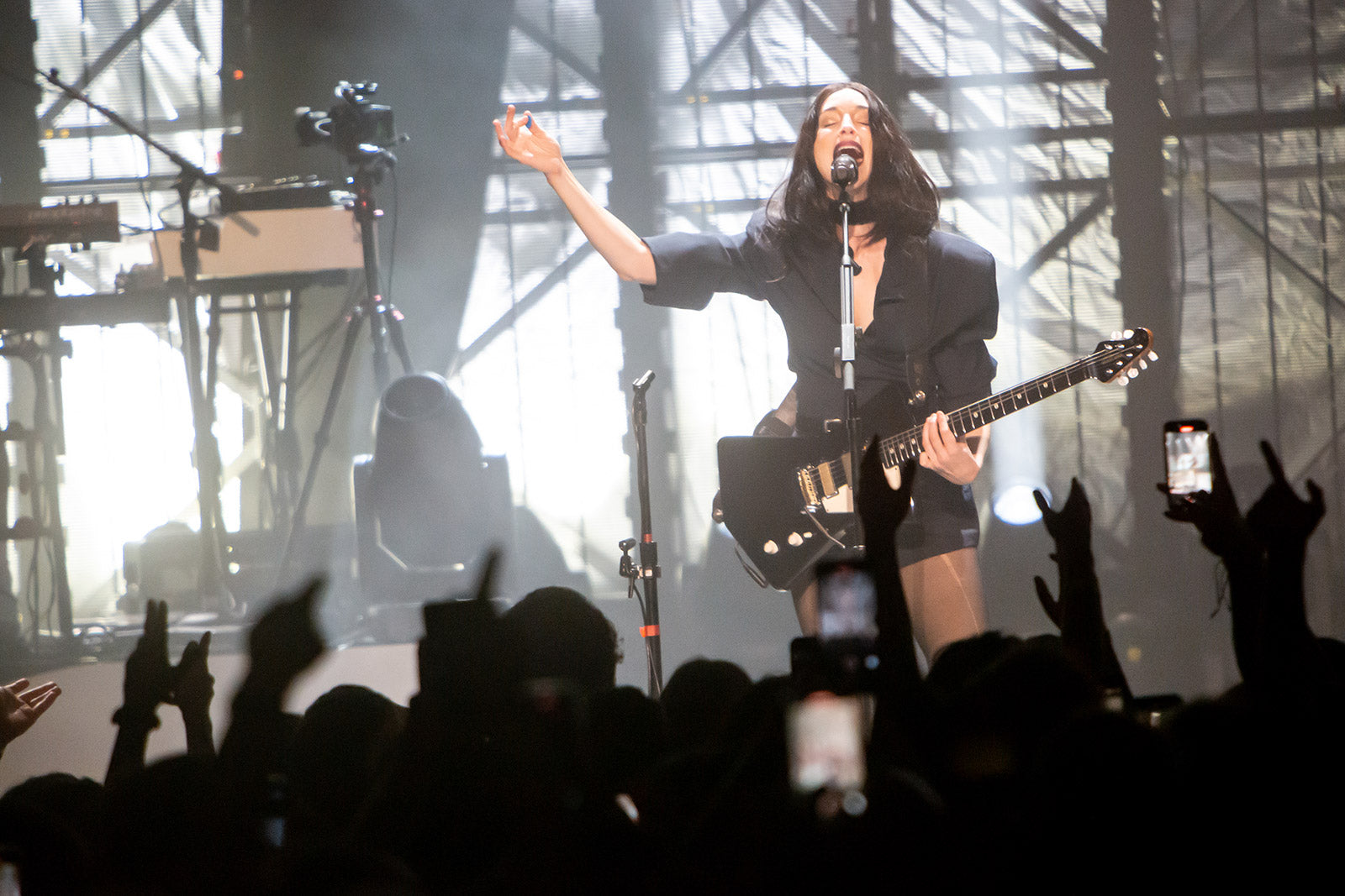 St. Vincent brought rock theatrics to Brooklyn Paramount (night 1 pics & setlist)