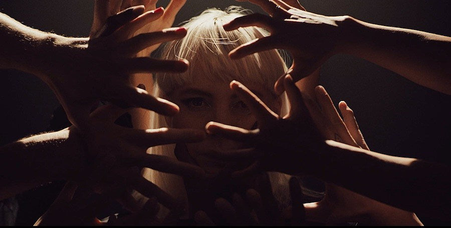 Sylvan Esso share “Numb” video, announce U.S. tour w/ Samia, Local Natives & Lido Pimienta