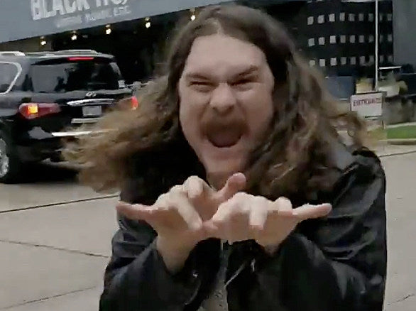 dude ripping up Ted Cruz signs – “crazy leftist” or metal af?