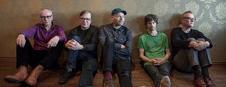 Teenage Fanclub share new single “Everything Is Falling Apart” (tour starts this week)
