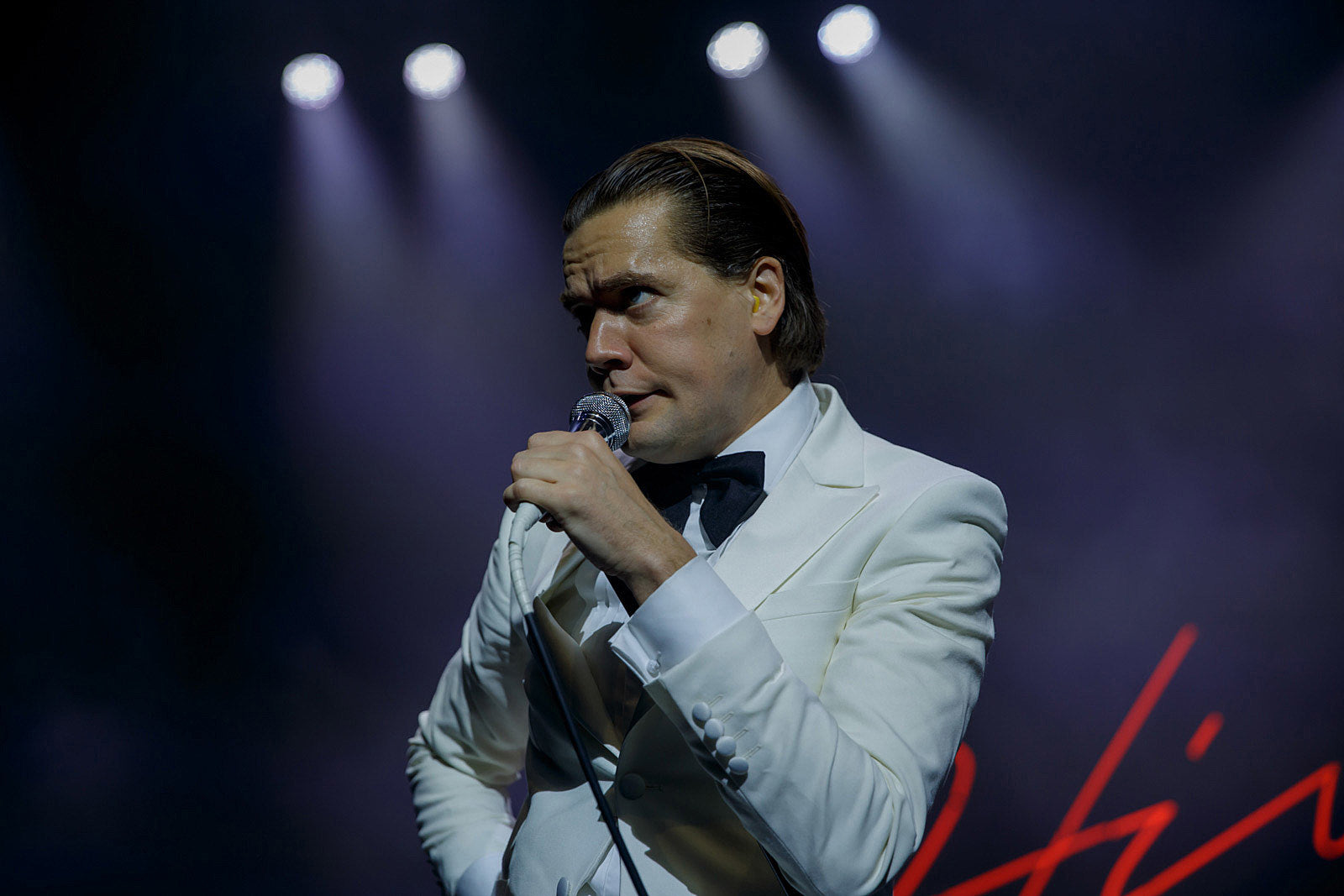 Pelle Almqvist thinks he has coronavirus; The Hives share all-covers show stream