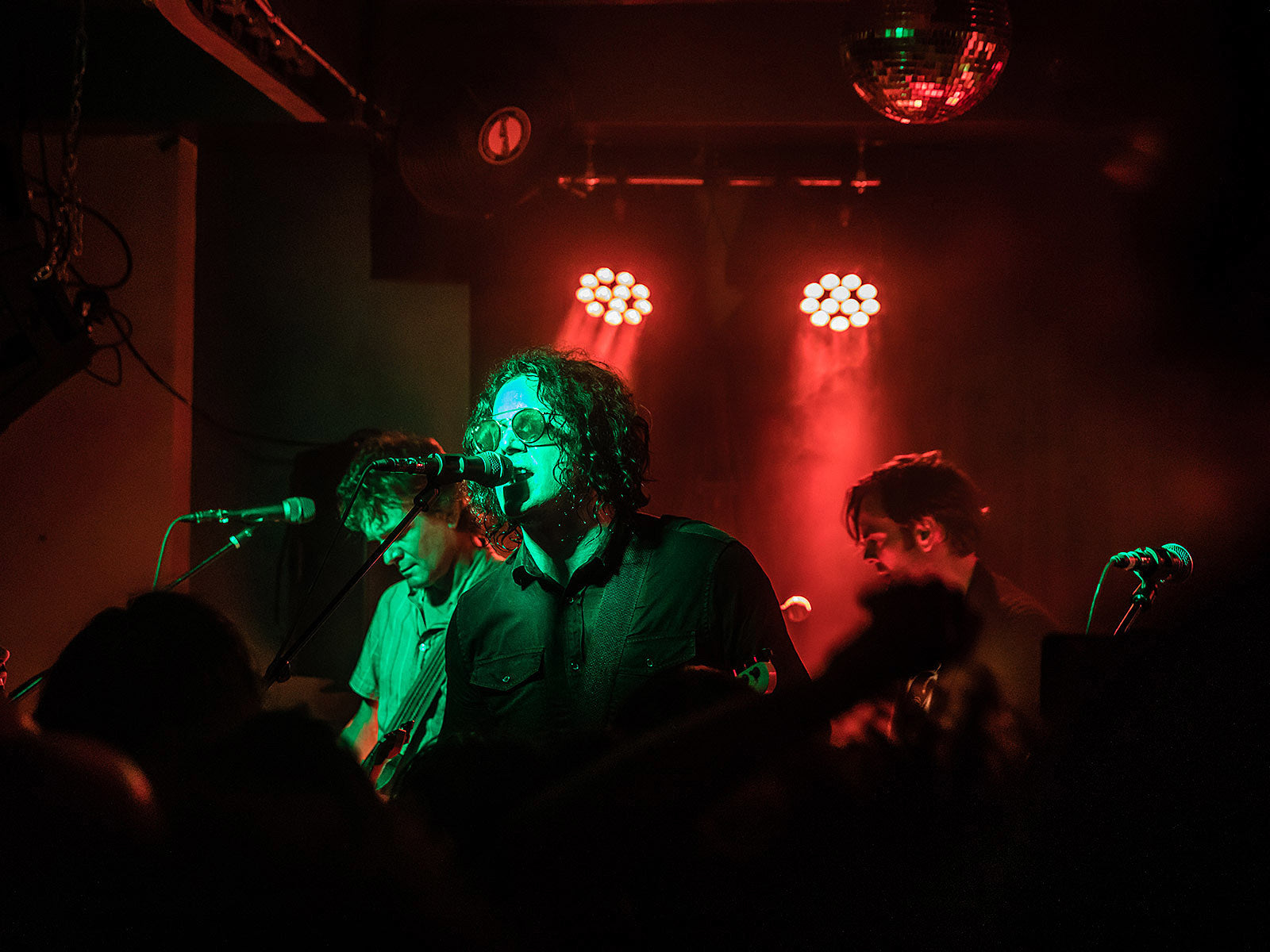 The Raconteurs got up close and personal at Coney Island Baby (pics, setlist, review)