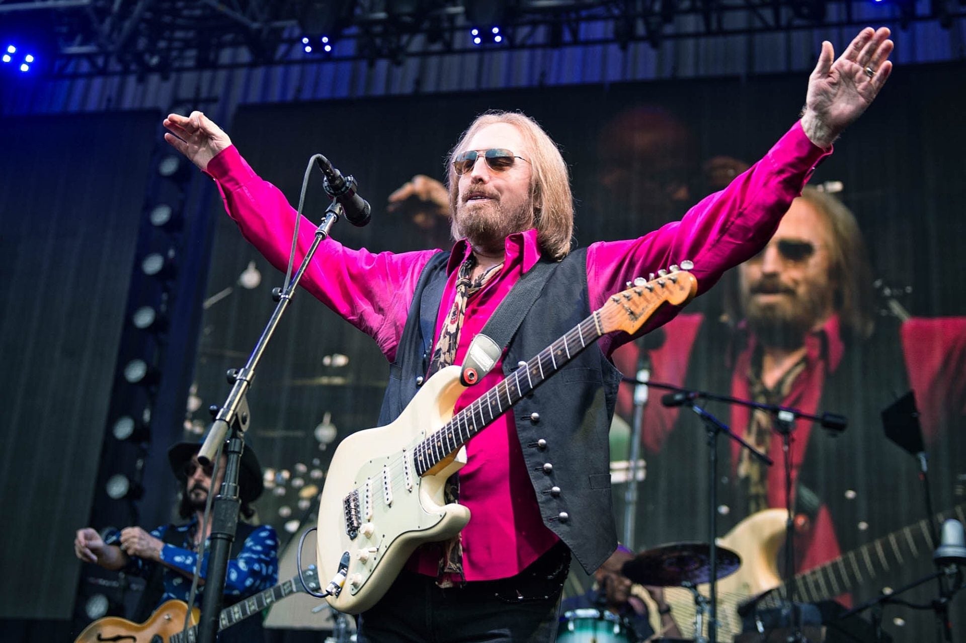 Tom Petty played Forest Hills Stadium again (night 2 pics, review, setlist)