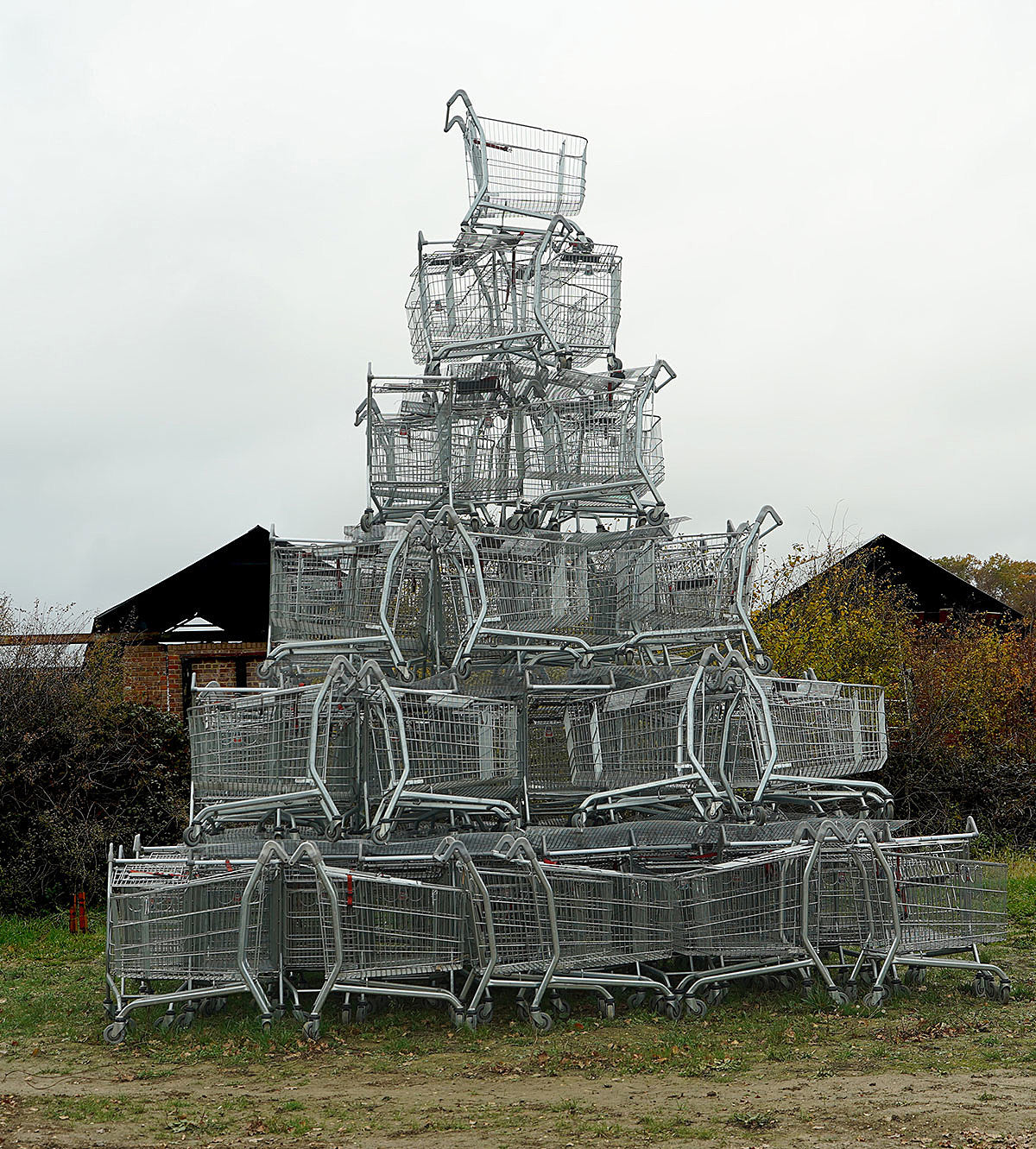 The KLF’s Bill Drummond & Jimmy Cauty are building a pyramid made w/ bricks containing ashes of dead people