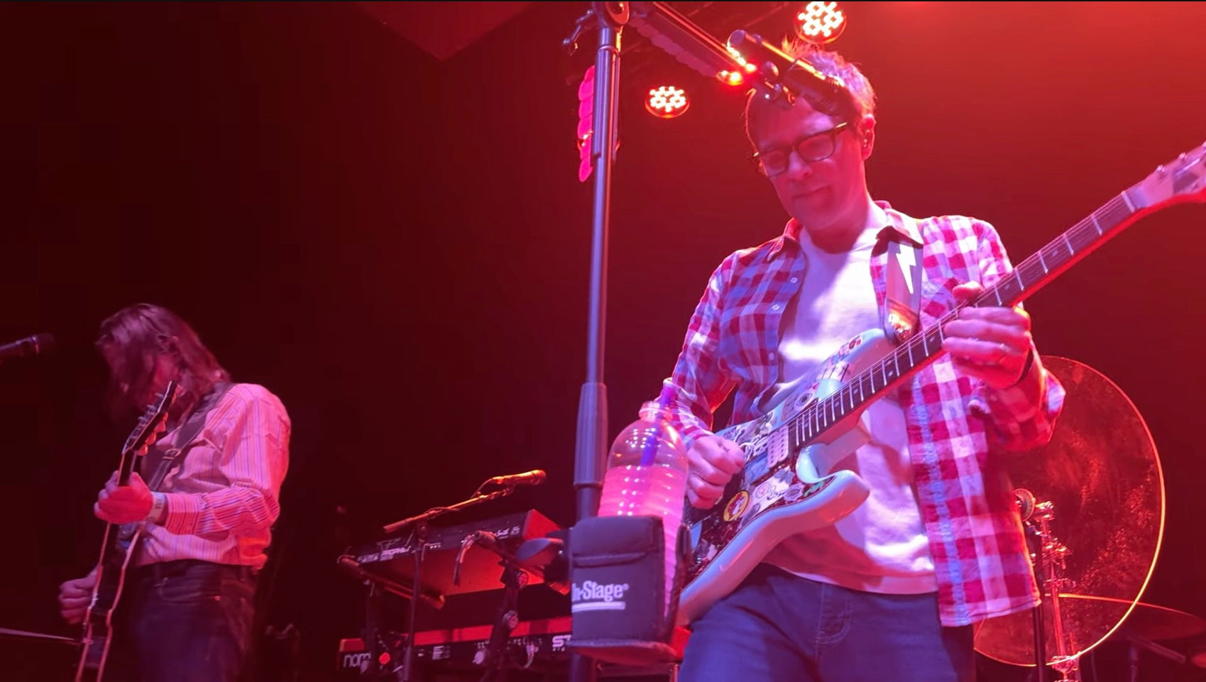 Watch Weezer cover Hole & play six songs for first time ever at intimate California show