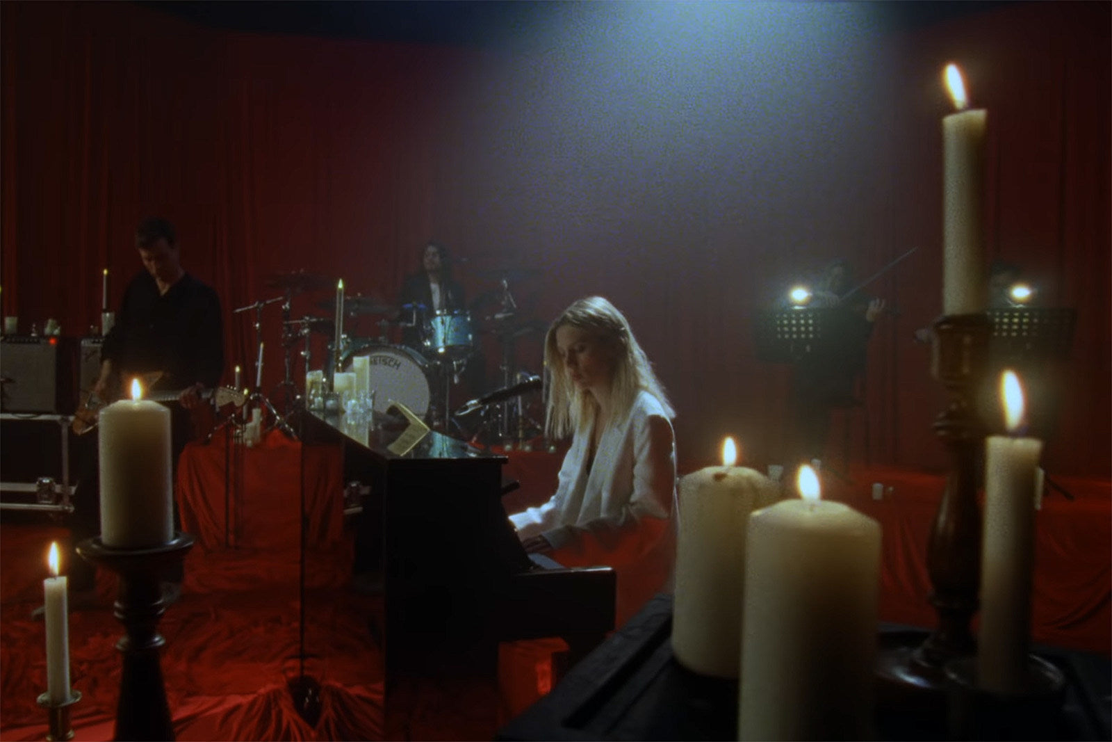 Wolf Alice share orchestral live video of “The Last Man on Earth”