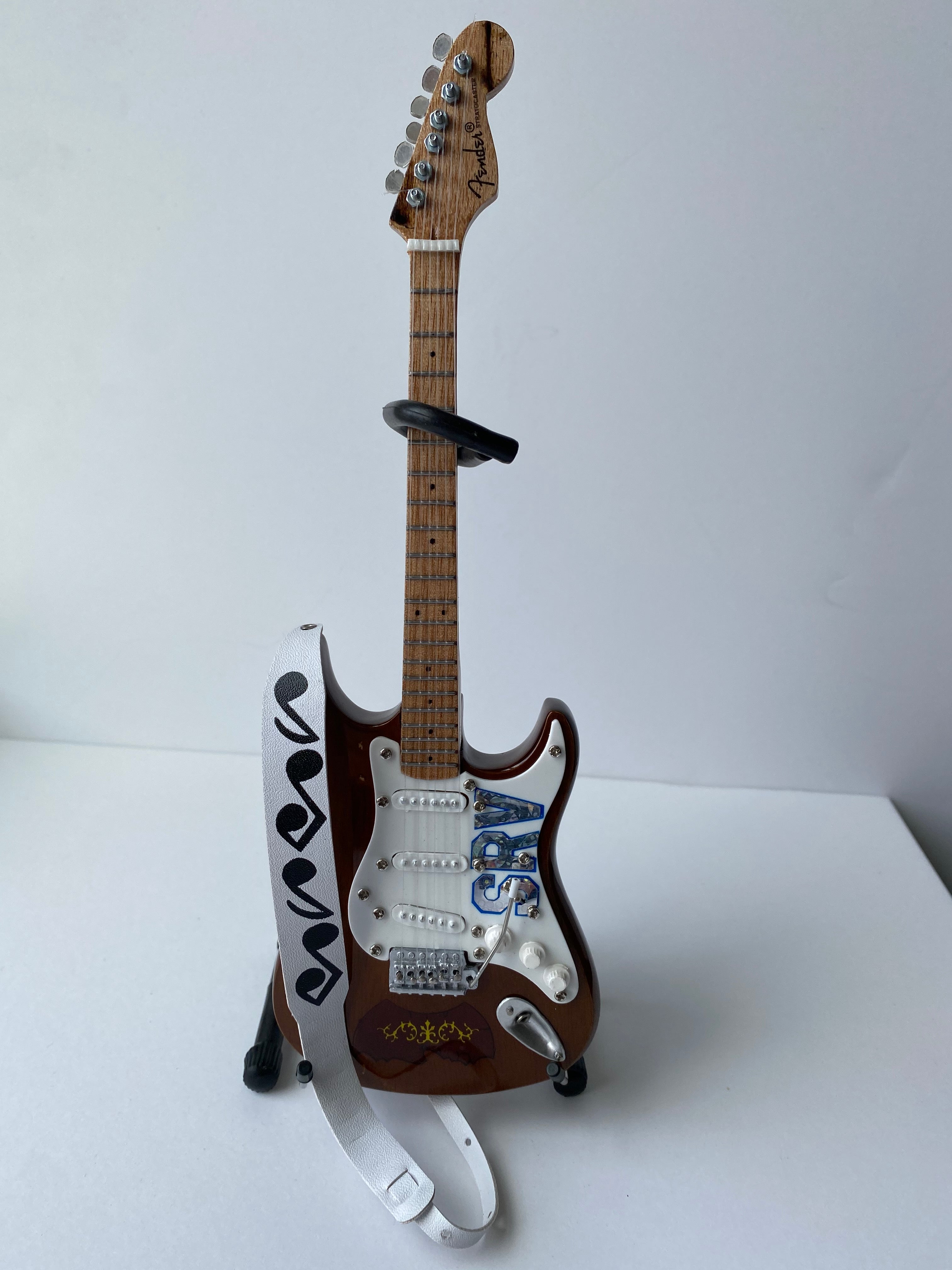 STEVIE RAY VAUGHAN MINI GUITAR STRAP - SRV MUSICAL NOTE WHITE STRAP - AXE HEAVEN®