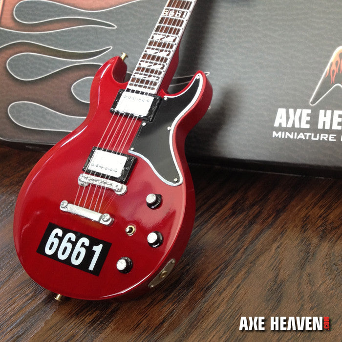 ギター OFFICIALLY LICENSED ZACKY VENGEANCE 6661 REISSUE MINI GUITAR - AVENGED