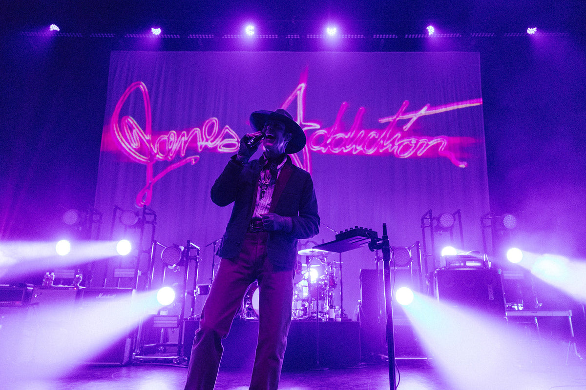Jane’s Addiction members sue Perry Farrell over cancelled tour & onstage fight, Farrell also sues