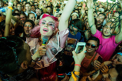 Kate Nash announces CMJ show, covered “Anyone Else But You” with Kimya Dawson at Burger-A-Go-Go (watch)