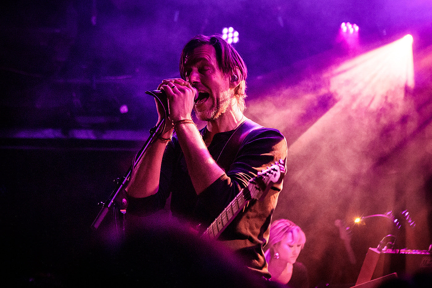 listen to Radiohead’s Ed O’Brien & Laura Marling’s new collab song “Cloak of the Night”