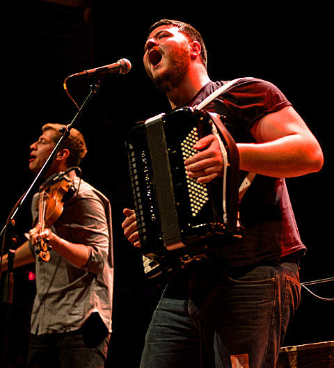 The Felice Brothers & Strand of Oaks playing the 2015 Shine A Light benefit in Long Island ++ other tour dates