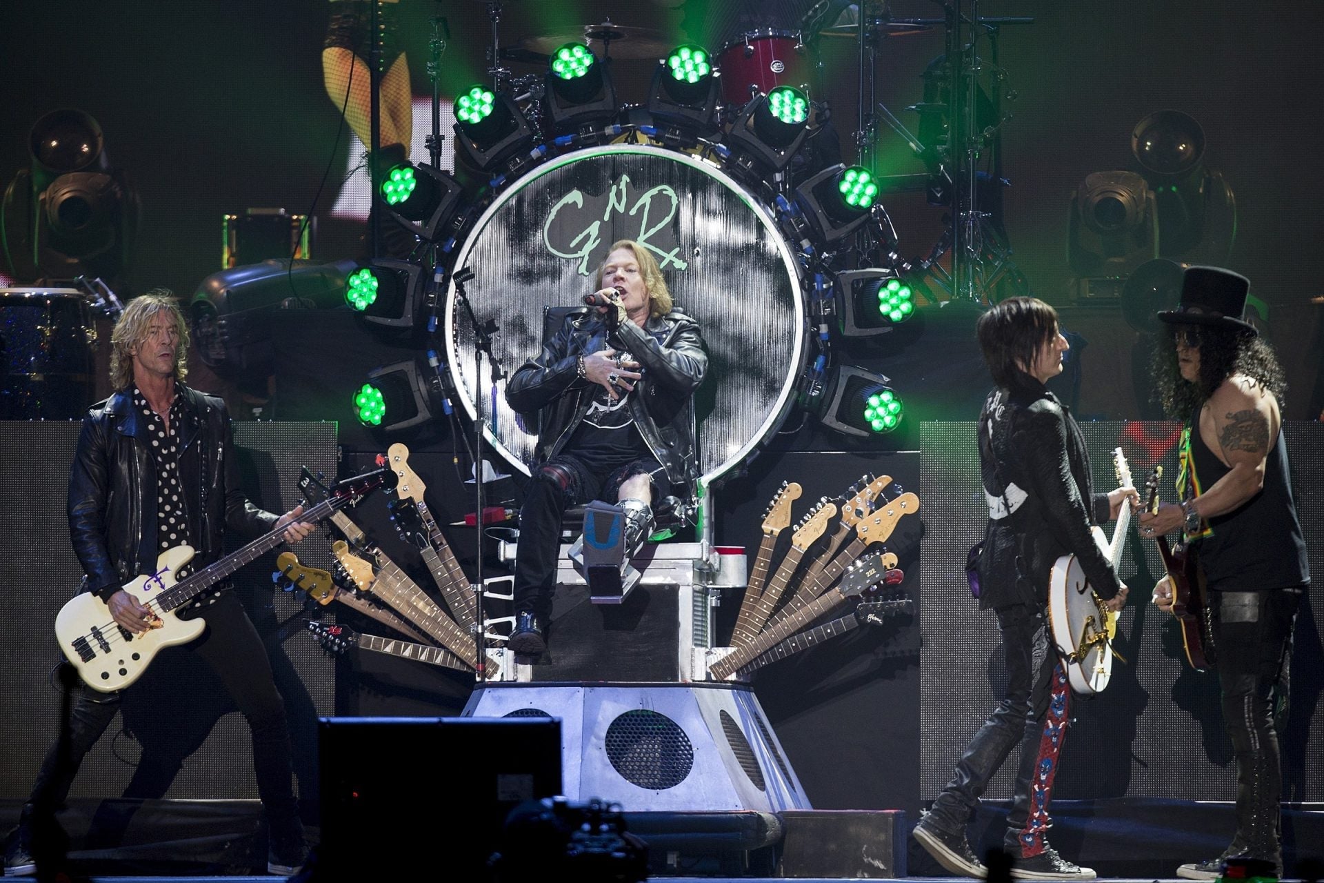 Guns N’ Roses add NJ, LA & more shows, played ‘Used to Love Her’ @ Coachella Week 2 (video, setlist, pics)