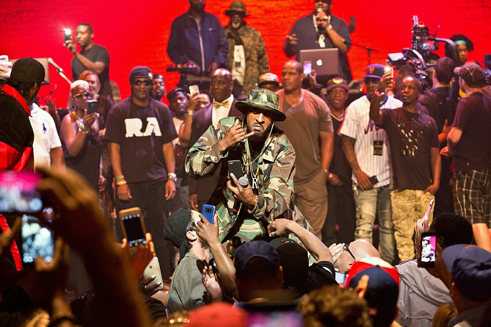Eric B & Rakim reunited for a guest-filled Apollo show (pics, videos)