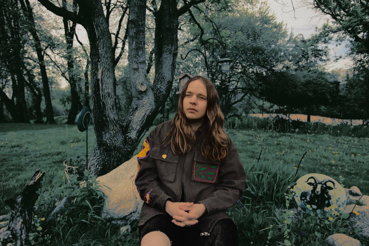 Billy Strings announces new album, shares “Burn the Other End”