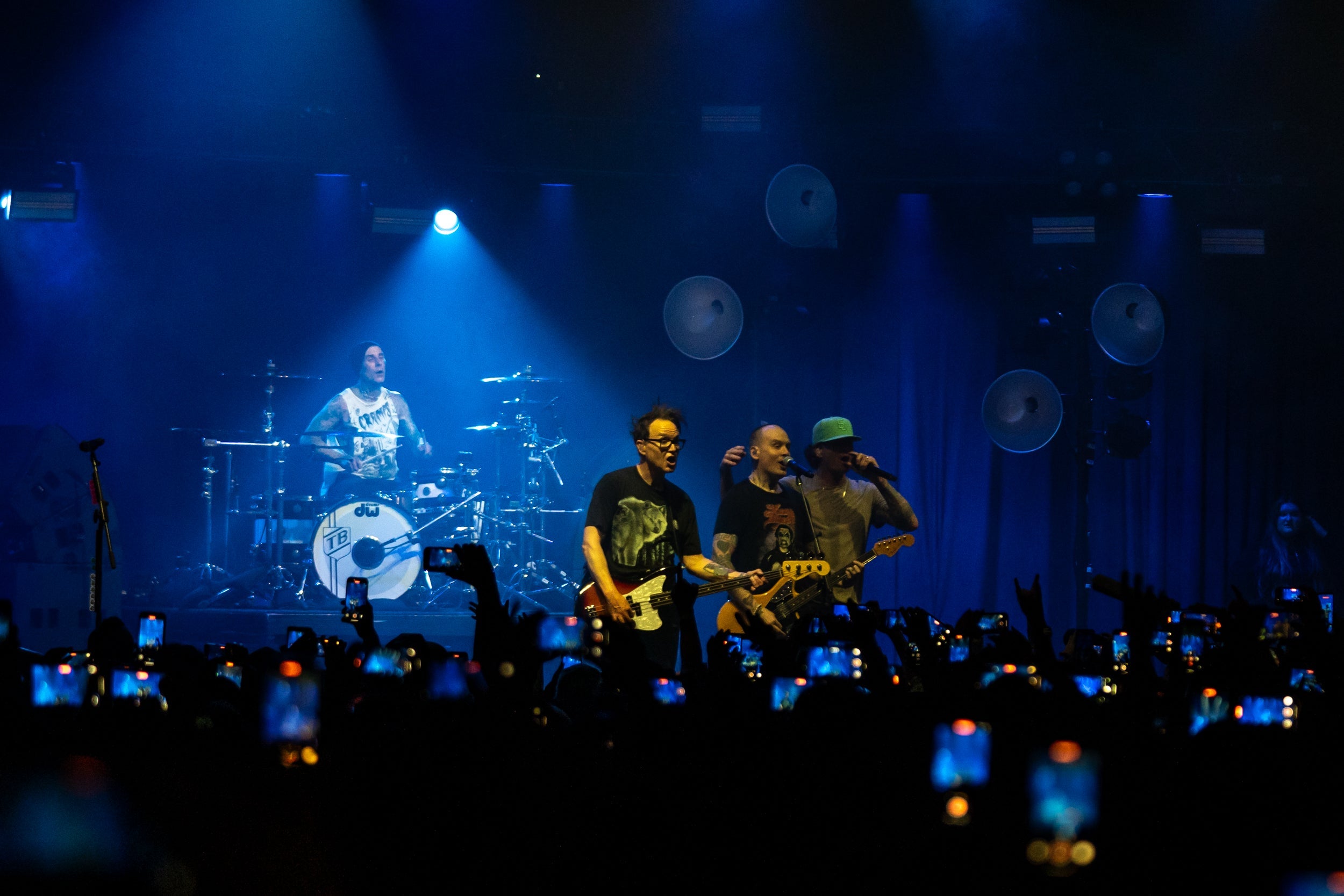 Watch blink-182 reunite with Matt Skiba at LA wildfire relief benefit