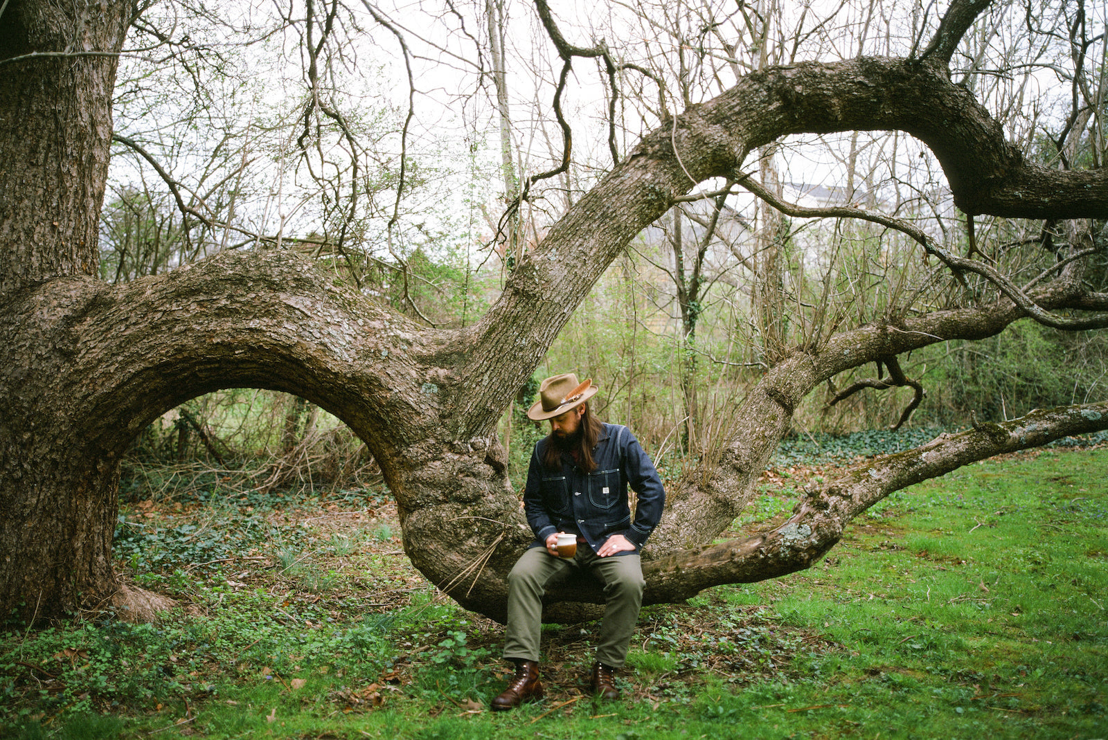 Listen to Caleb Caudle’s anxiety-battling country song “Knee Deep Blues”