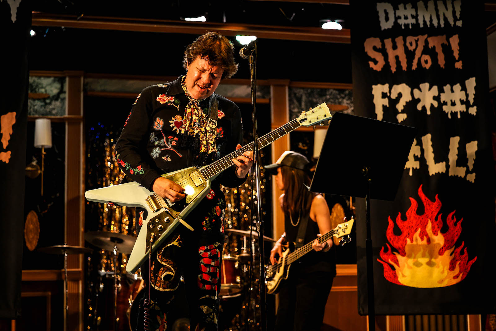 Dave Hill extends ‘Caveman in a Spaceship’ Off-Broadway run