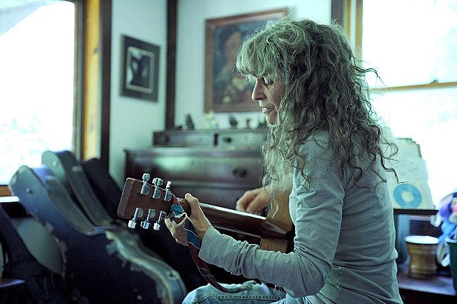 Kath Bloom released new LP ft. Mark Kozelek & more, playing NYC this weekend