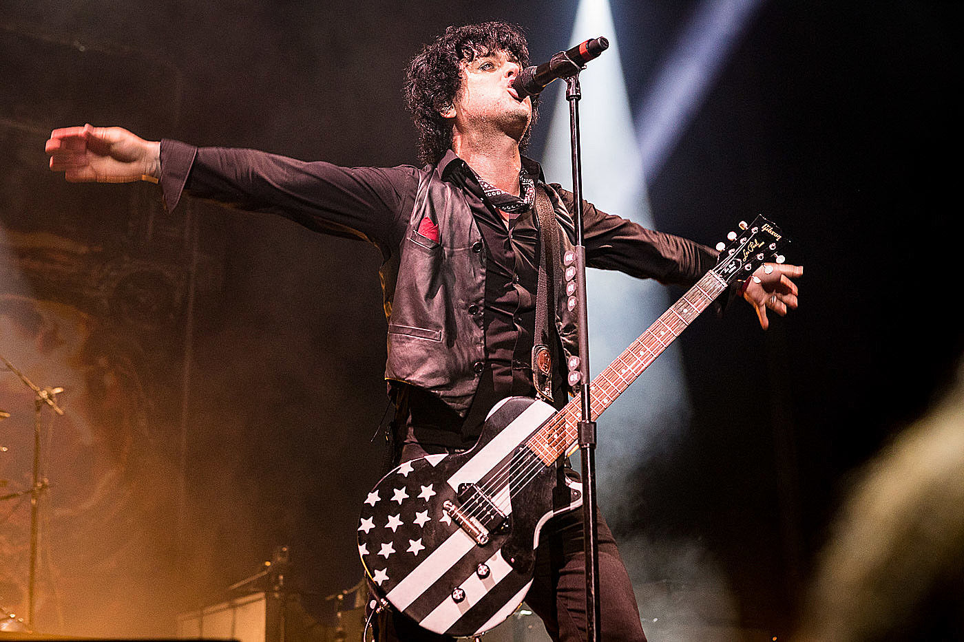 Green Day playing ‘NFL Honors’ show; Wayne’s World in new Super Bowl ad