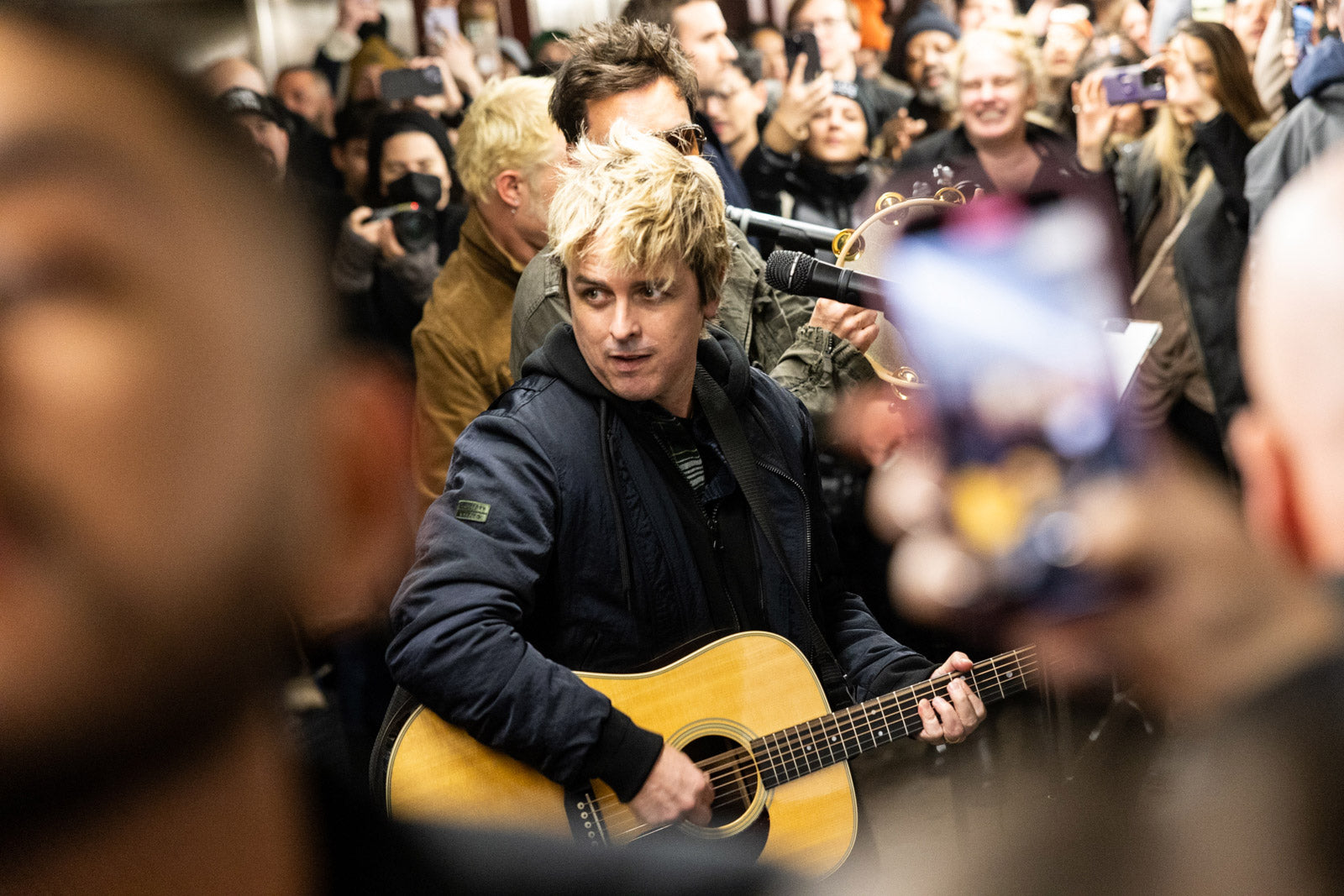 Green Day played a surprise set in the subway with/for Jimmy Fallon (watch)