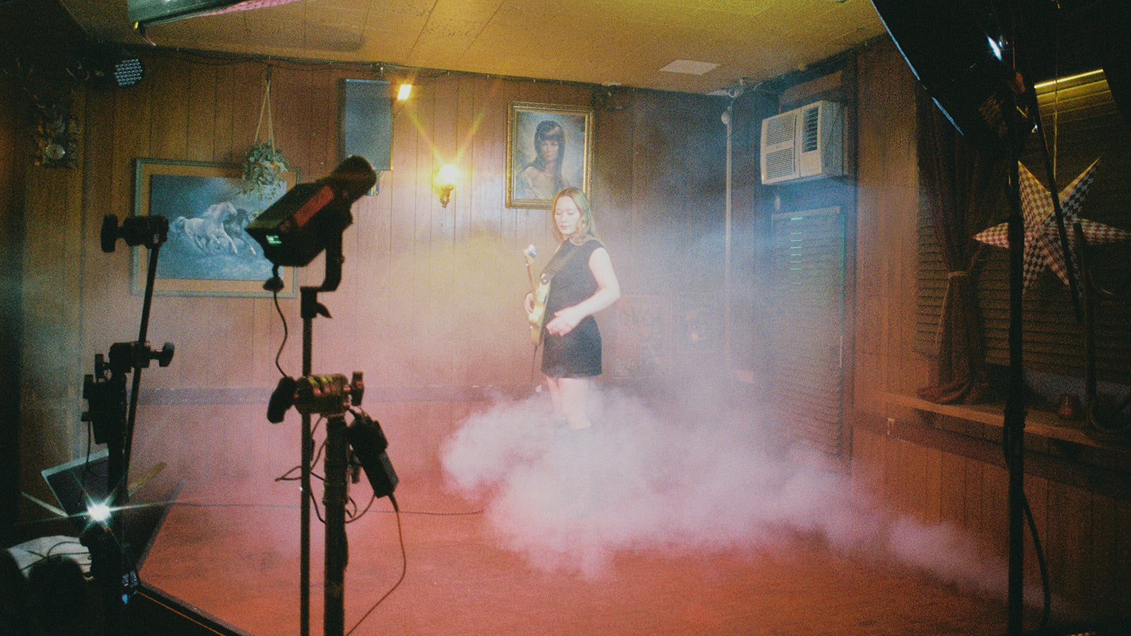 Julia Jacklin signs to 4AD, announces tour