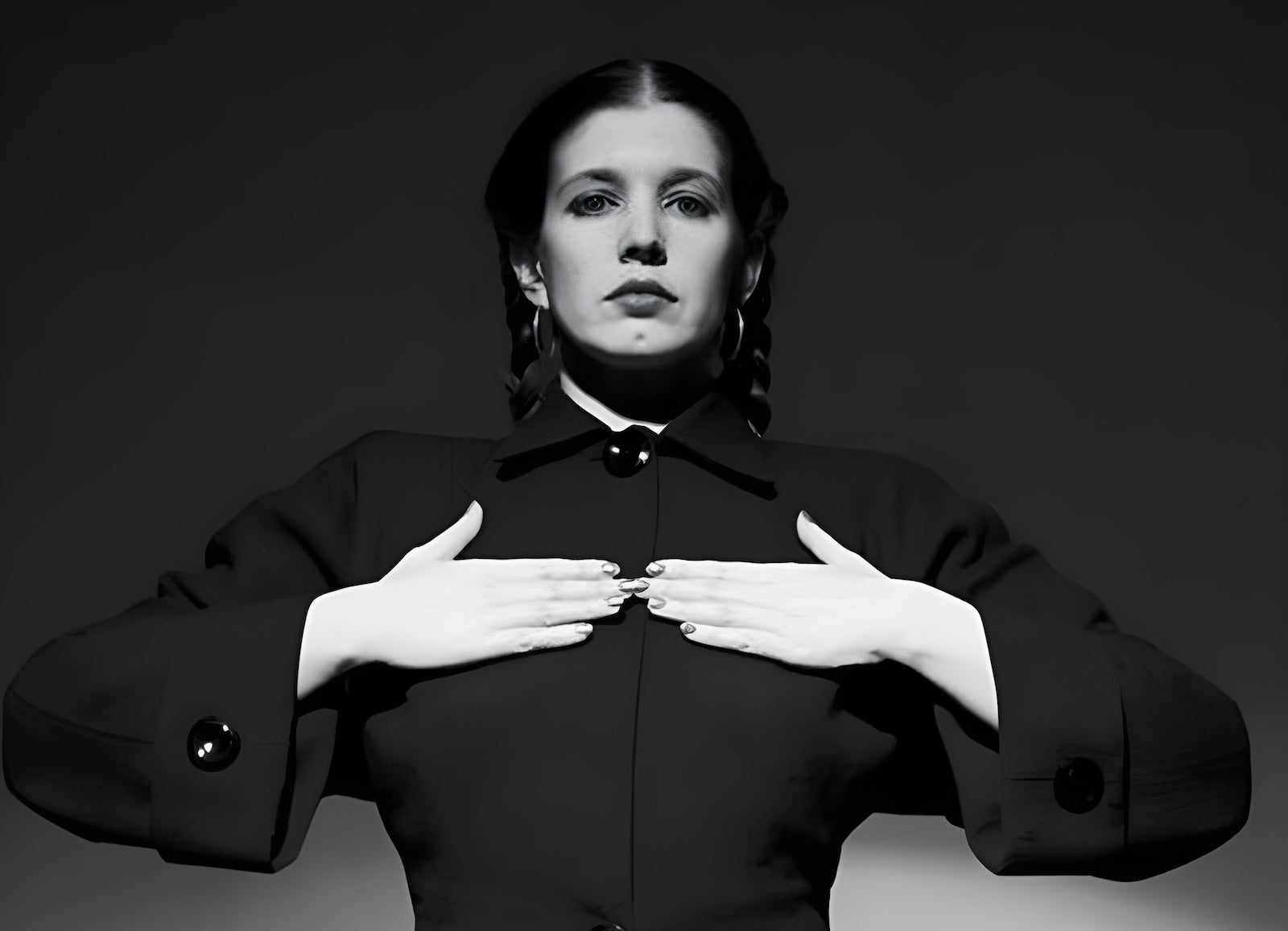 Tour news: Addison Rae, Lene Lovich, Elliott, SG Lewis / Sofia Kourtesis, more