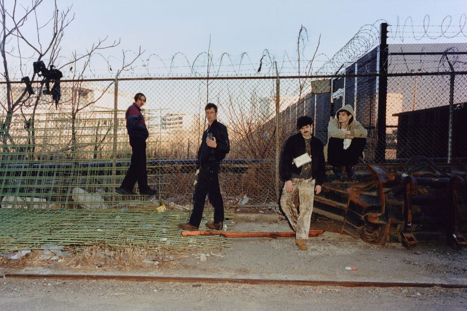 Model/Actriz surprise release new EP ahead of spring tour (listen)
