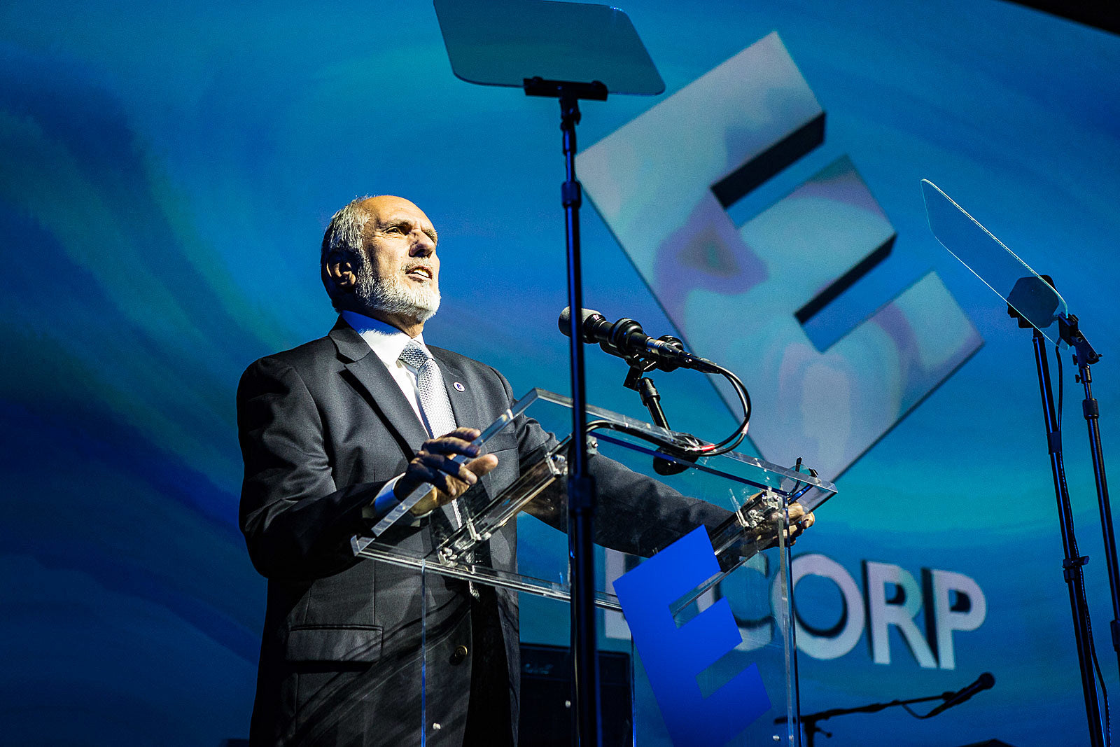 pics: F Society disrupts E-Coin launch at Terminal 5 during Comic Con +++ Mr Robot reboots soon