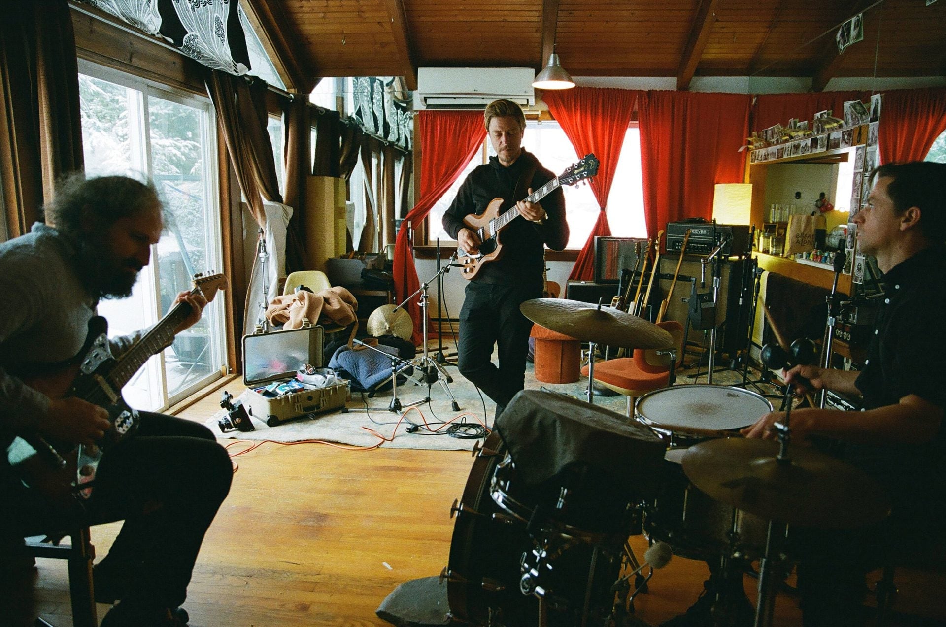 Muzz (Paul Banks, Josh Kaufman, Matt Barrick) share first official single for Matador