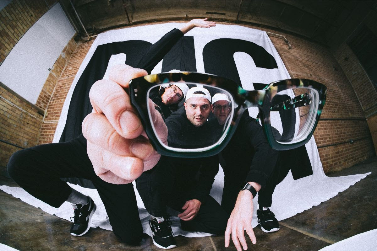 Pet Symmetry (Into It. Over It., Ratboys) share “Big Engagement,” announce tour