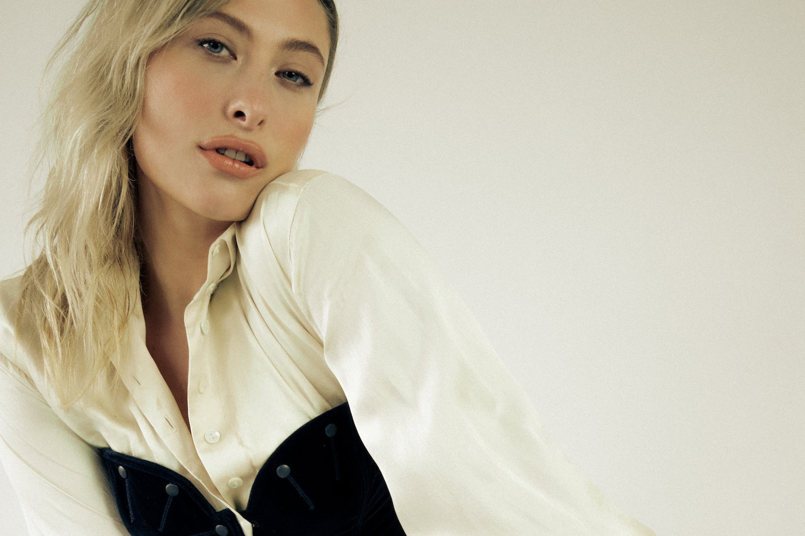 Samantha Urbani announces debut solo LP, shares “One Day At A Time”