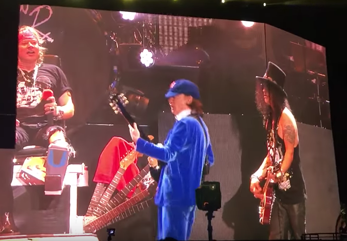 AC/DC offering refunds if you don’t want to see Axl Rose as their singer