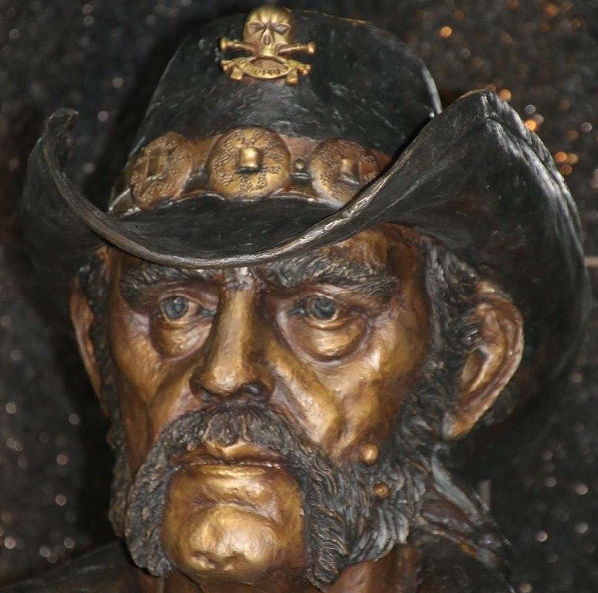 Lemmy bronze statue unveiled at LA’s Rainbow Bar & Grill