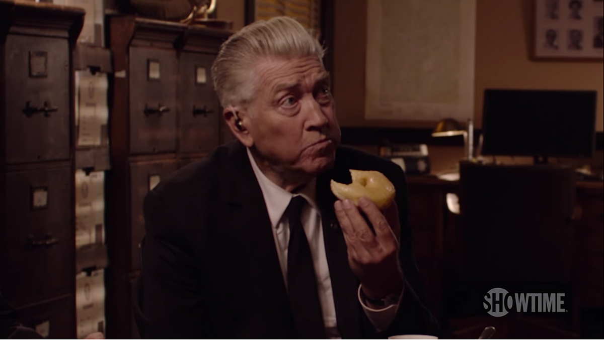 David Lynch enjoys a damn fine doughnut in new ‘Twin Peaks’ teaser (watch)
