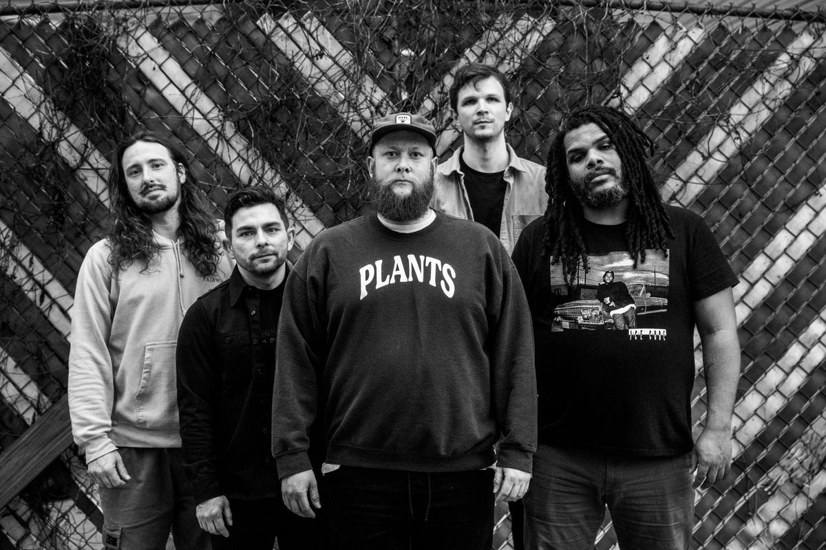Skullpresser (Mannequin Pussy, Wonder Years) take on the two party system with new political hardcore song