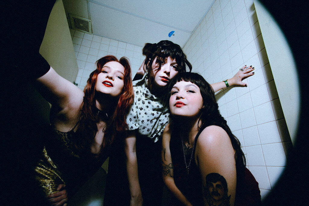 Snarls announce Chris Walla-produced LP & tour, share “Baby Bangs”